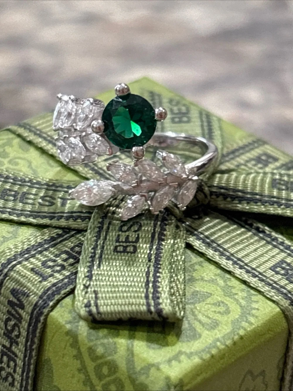 925 Green stone leaf/marquis moissy cluster ring size 6 w/ Certificate